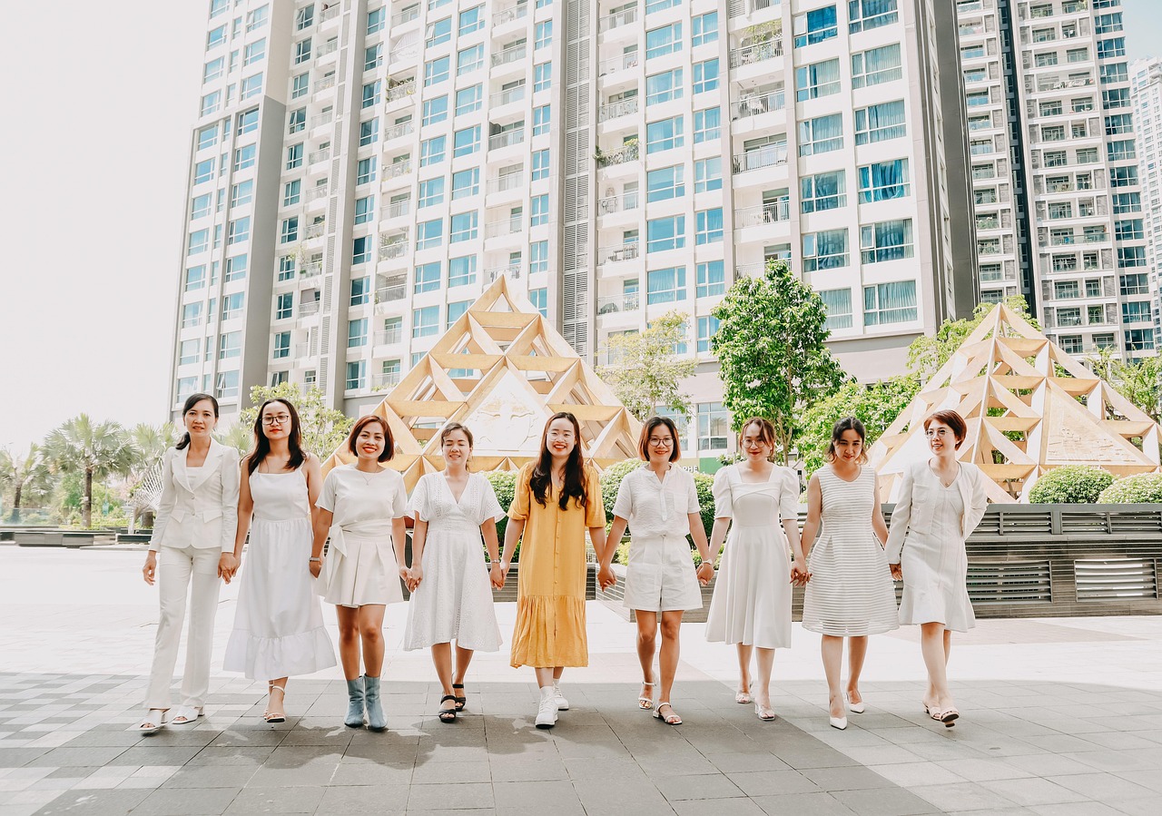 如何应对社交媒体上的网络欺凌和骚扰行为?